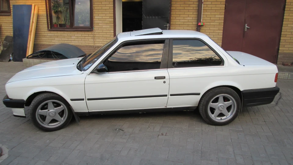 BMW 3 series Білка 2
