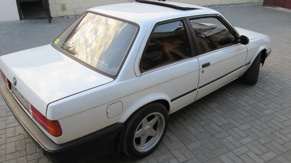 BMW 3 series Білка 4