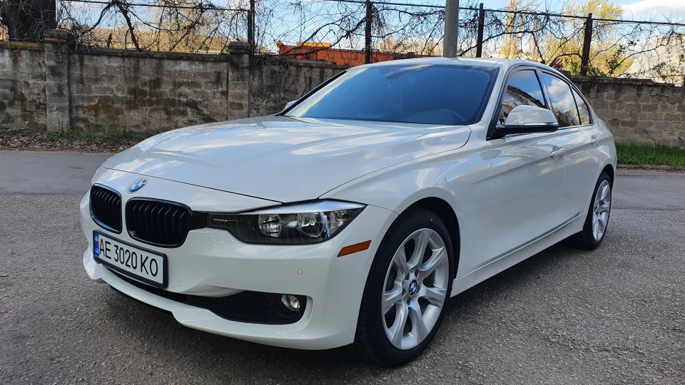 BMW 3 series Білий бумер