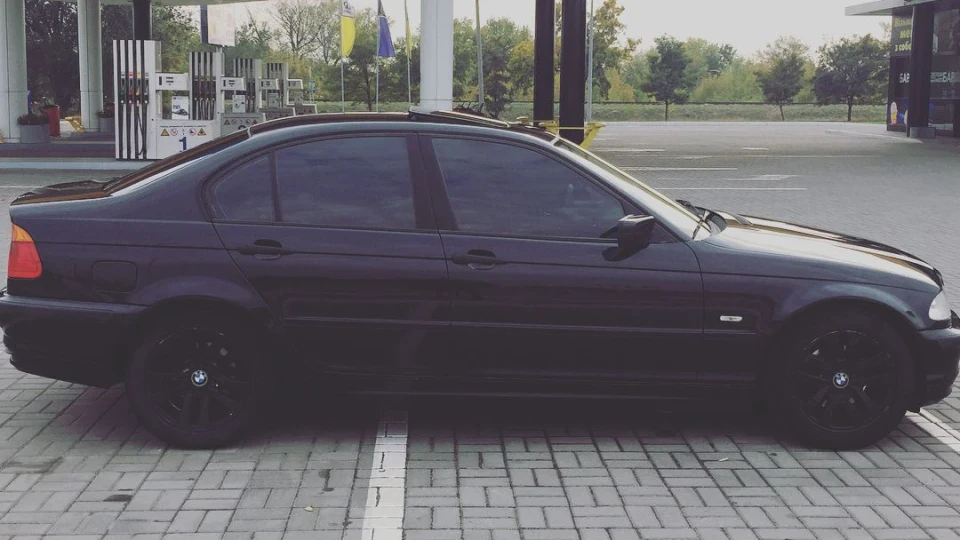 BMW 3 series BLACK 2