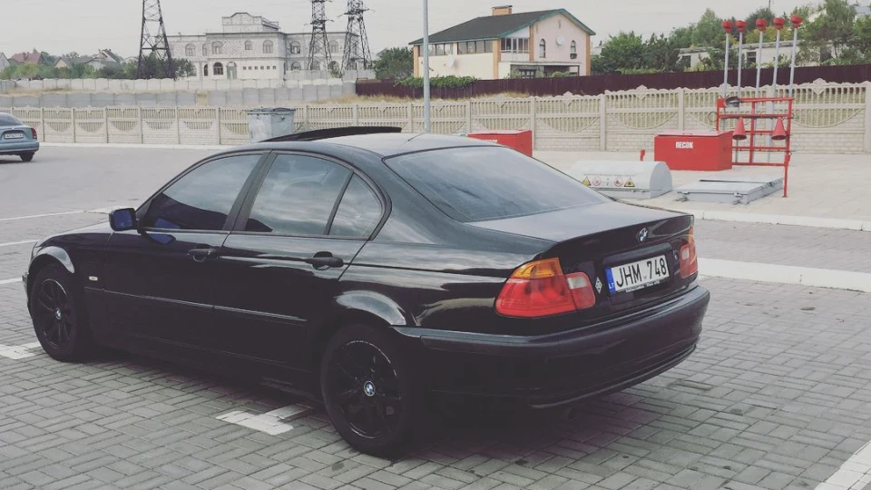 BMW 3 series BLACK 3