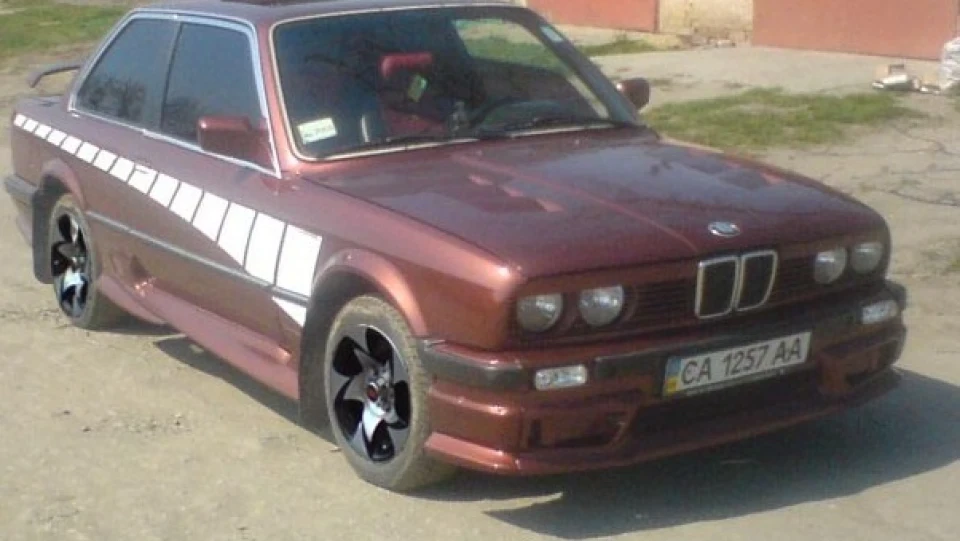 BMW 3 series колишня е-30 2