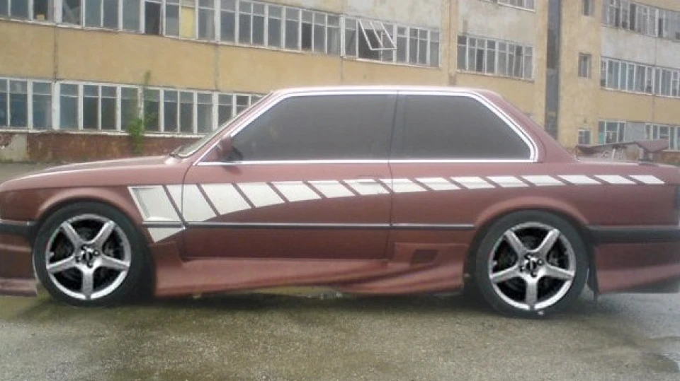 BMW 3 series колишня е-30 4