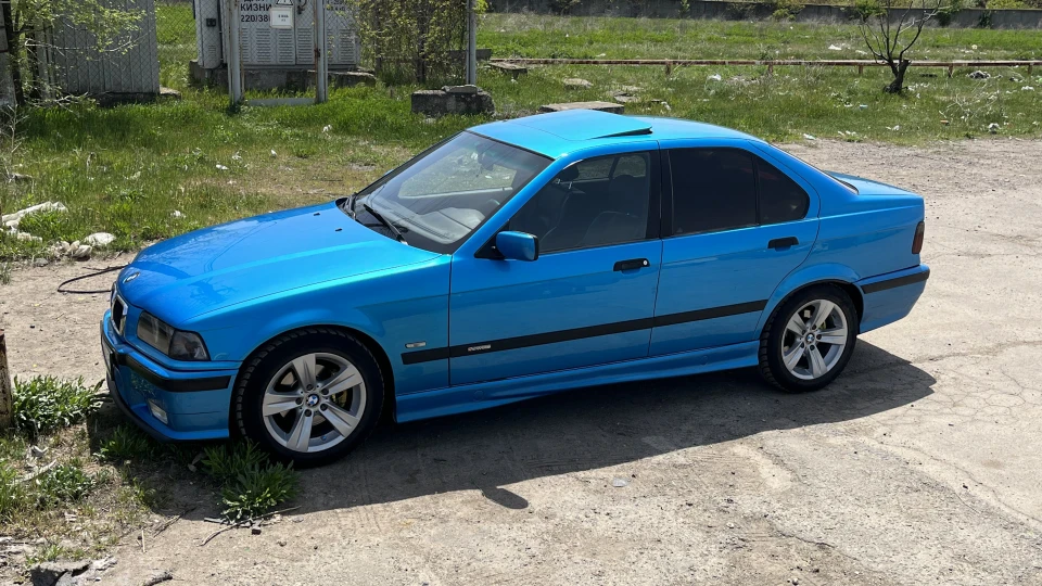 BMW 3 series Celestial Blue 4