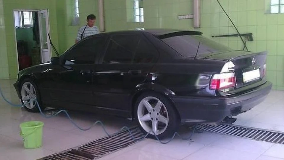 BMW 3 series чорна блондинка 5