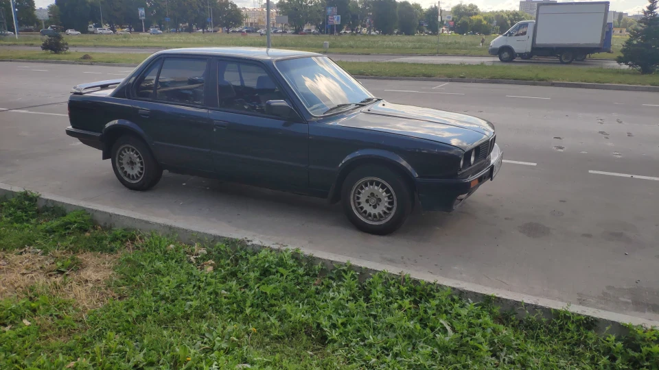 BMW 3 series Чорна бурчалочка м10б18