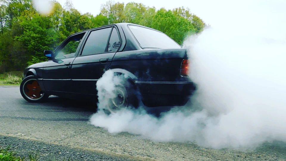 BMW 3 series E30 328i 200hp 2