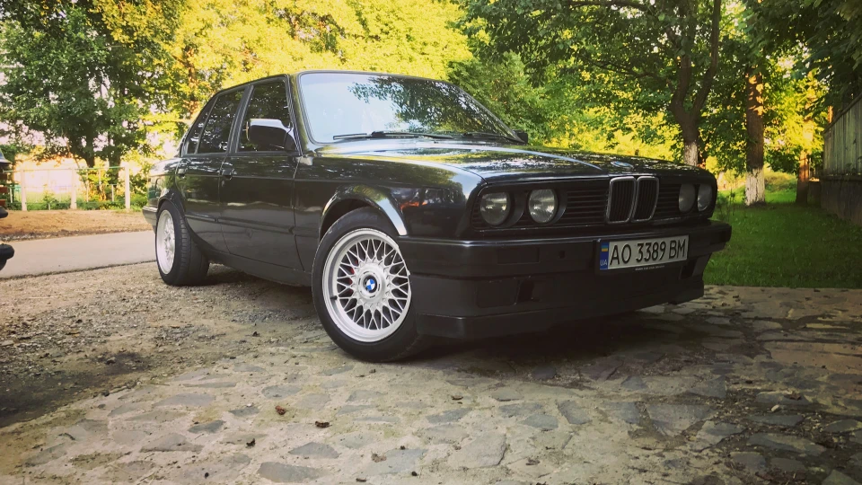 BMW 3 series E30 328i 200hp 3
