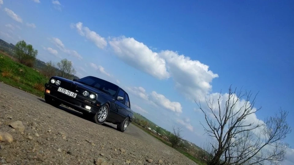 BMW 3 series E30 V8 4