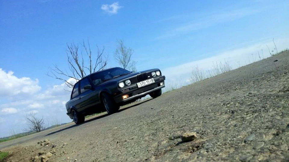 BMW 3 series E30 V8 5