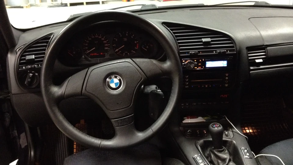 BMW 3 series E36 M52B28 Techno violet 3