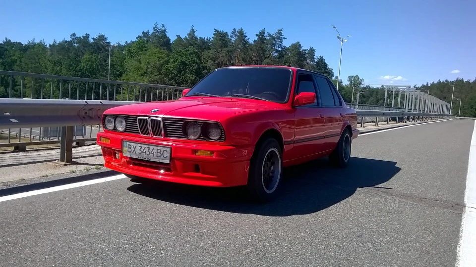 BMW 3 series червона сучка
