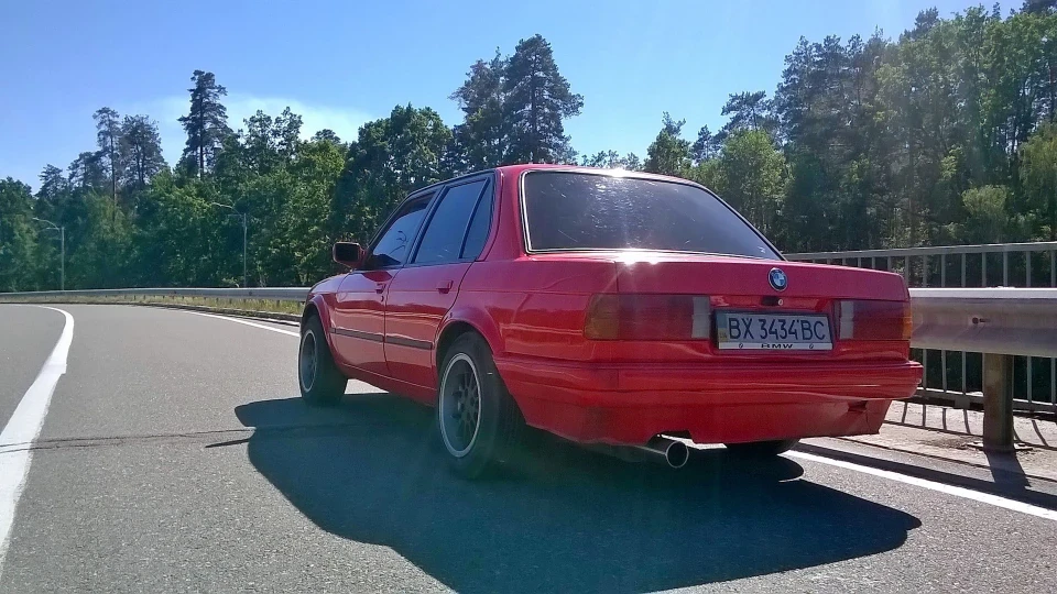 BMW 3 series червона сучка 2