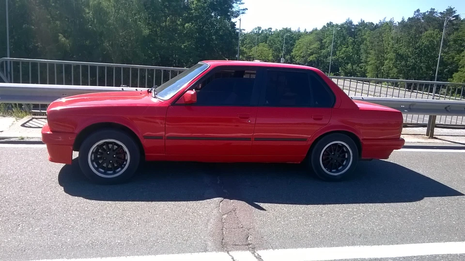 BMW 3 series червона сучка 3
