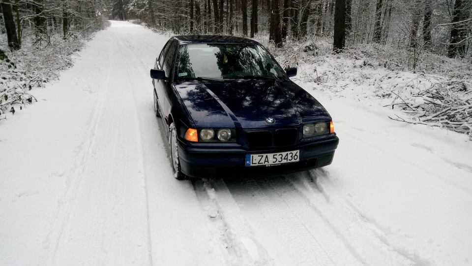 BMW 3 series montrealblau metallic 3