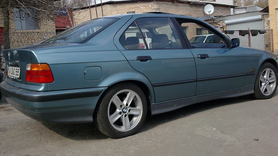 BMW 3 series MOREAGRUEN METALLIC 3
