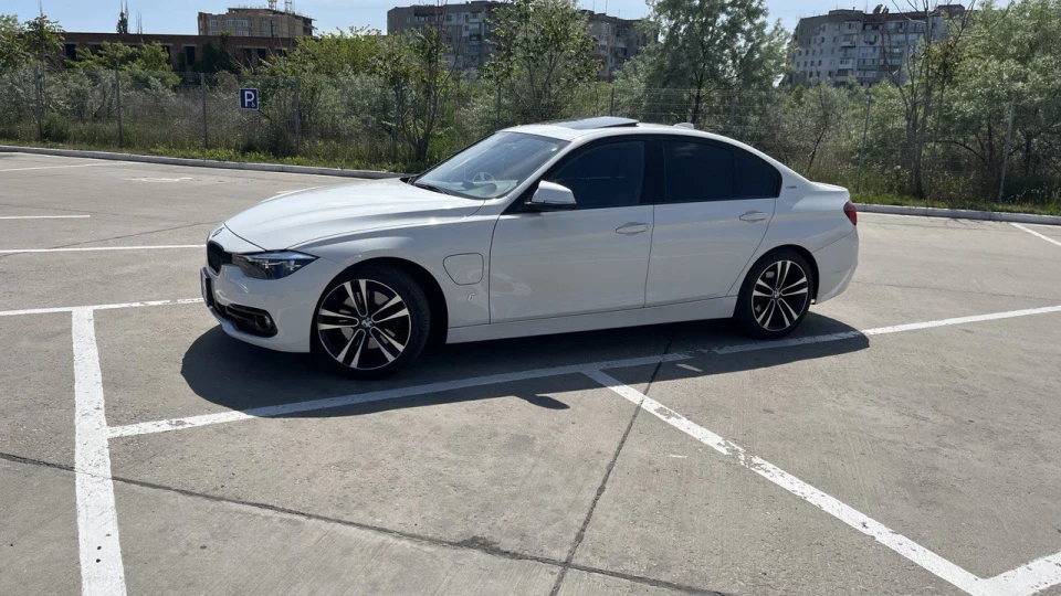 BMW 3 series Plug-in Hybrid 2