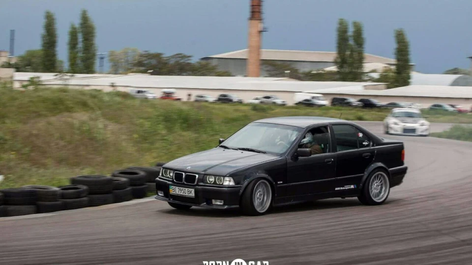 BMW 3 series Powered by JZ 4