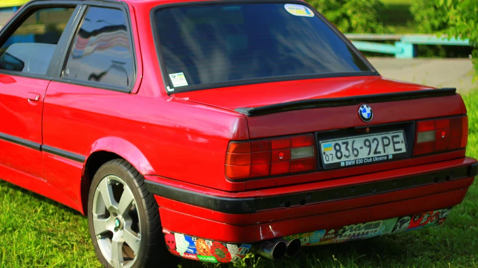 BMW 3 series Red coupe 3
