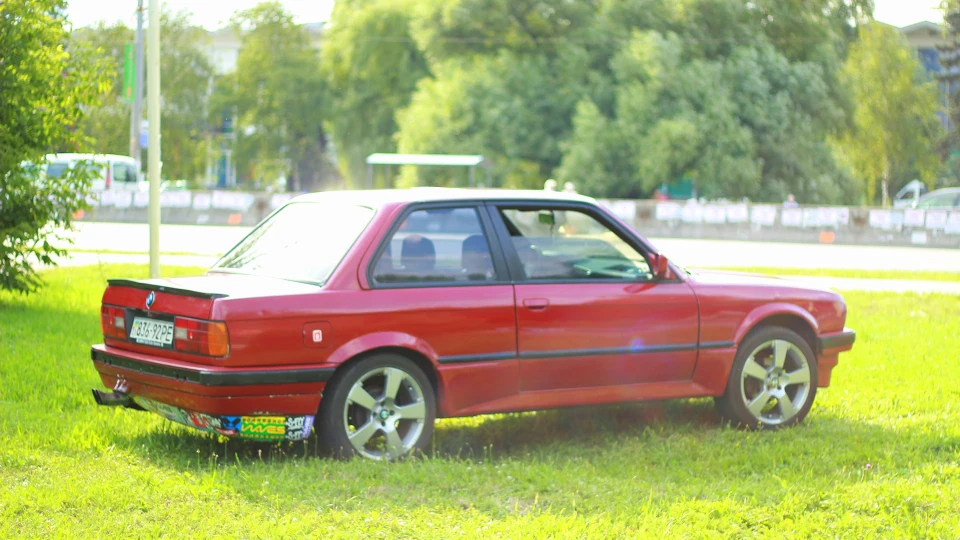 BMW 3 series Red coupe 4