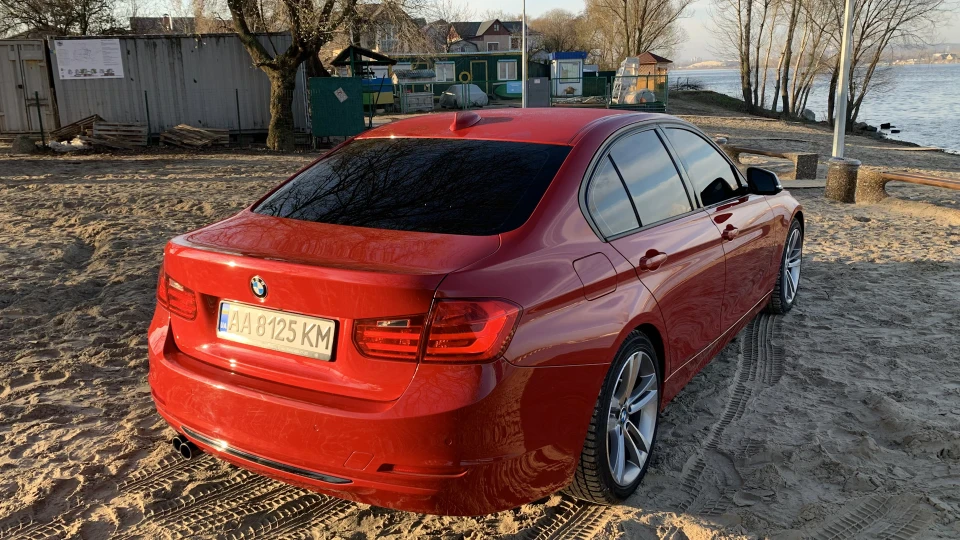 BMW 3 series RED SPORT 328i 4