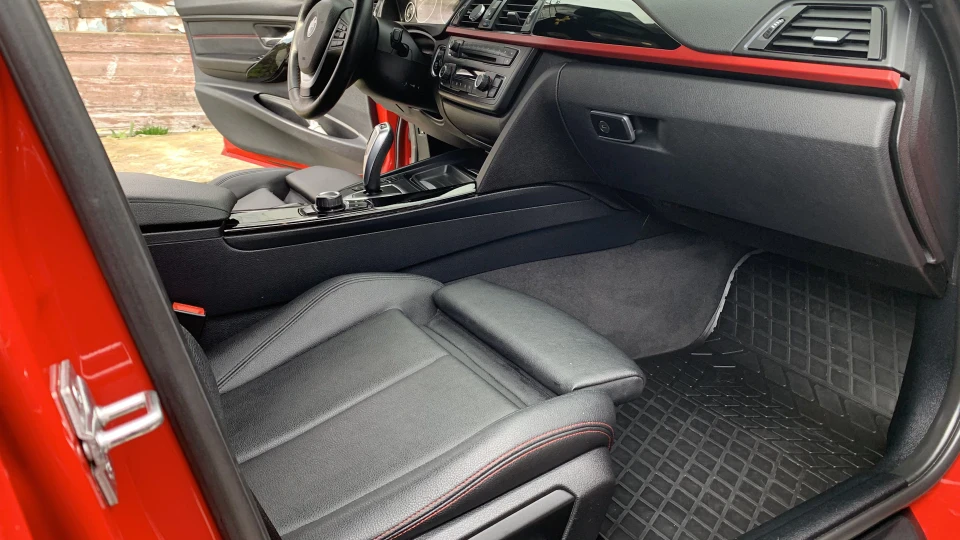 BMW 3 series RED SPORT 328i 5