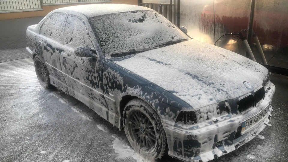 BMW 3 series Samoablau metallic
