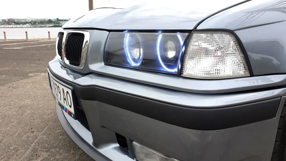 BMW 3 series Silber metallic 3