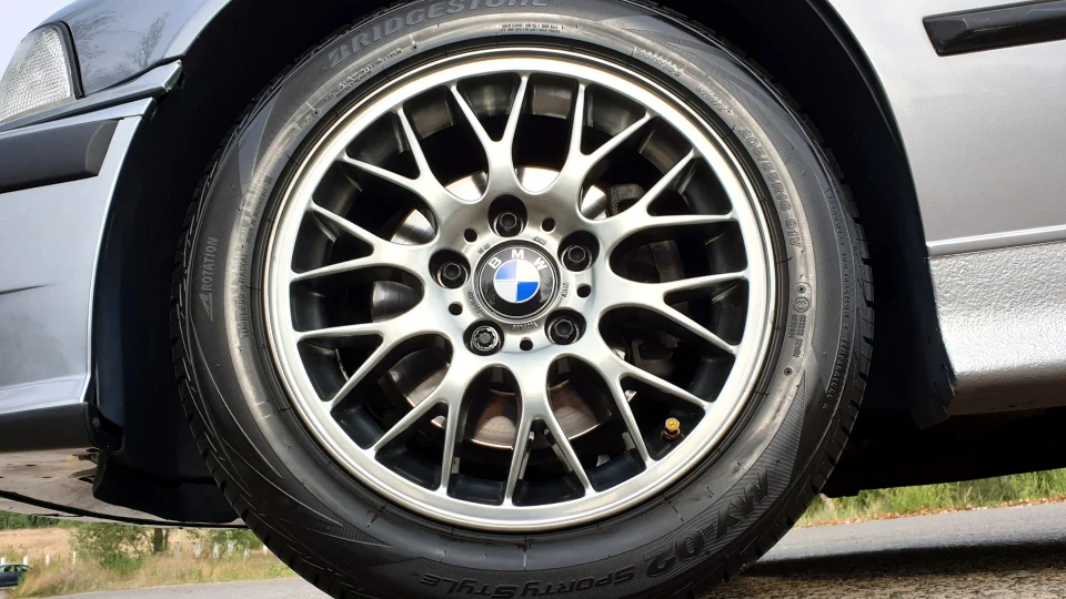 BMW 3 series Silber metallic 4