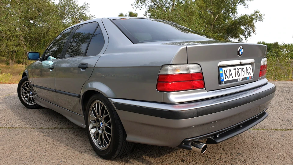 BMW 3 series Silber metallic 5