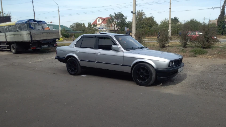 BMW 3 series silver e30 🇩🇪 3