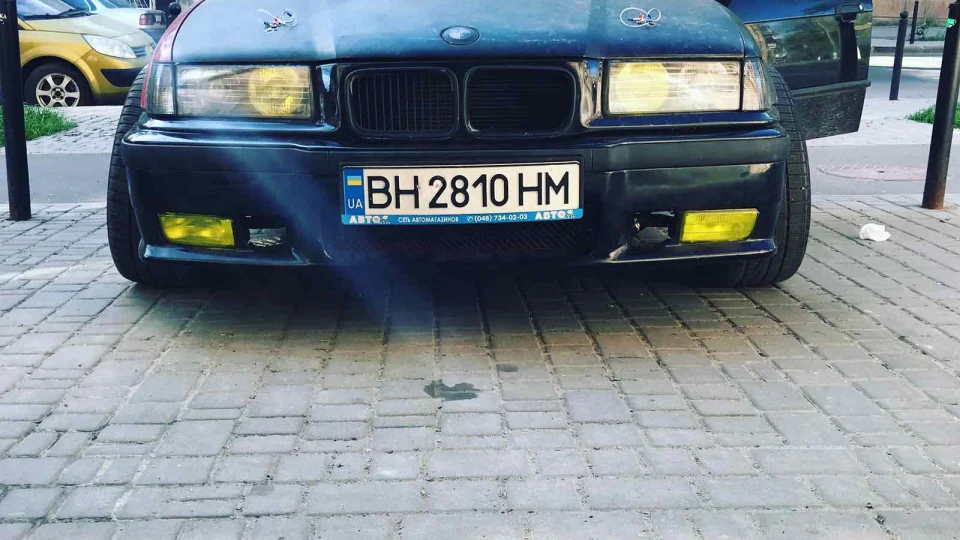 BMW 3 series тепер чорна куля на V8 5
