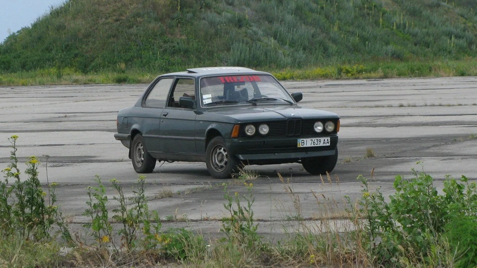 BMW 3 series Vampire E-21 4