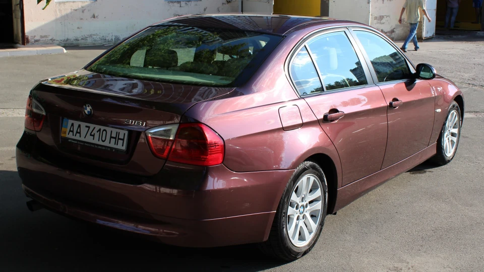 BMW 3 series Vermillion Red 3