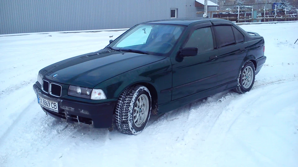 BMW 3 series зелений колгосп