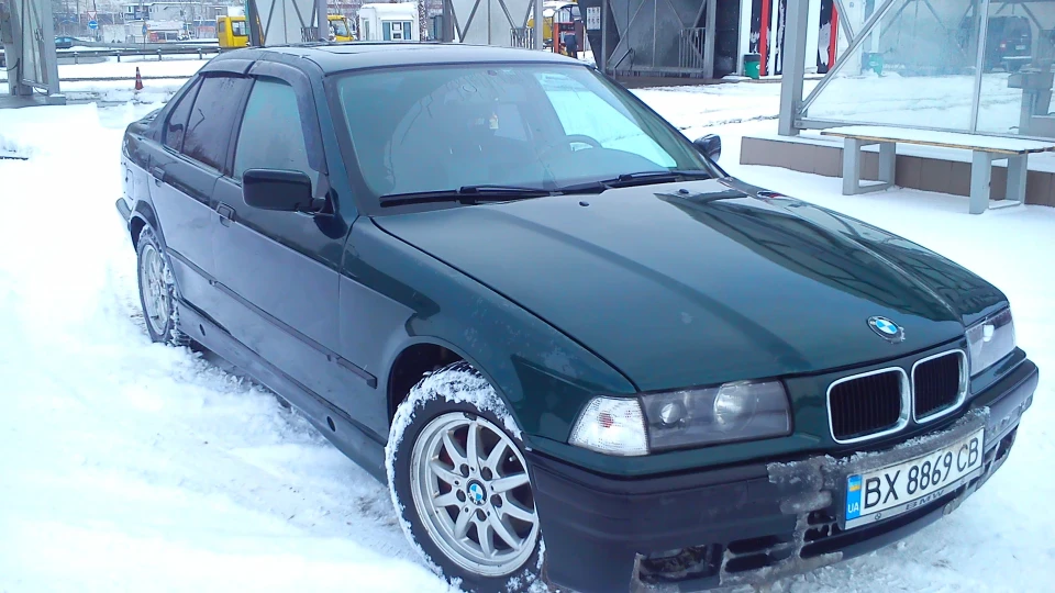 BMW 3 series зелений колгосп 3