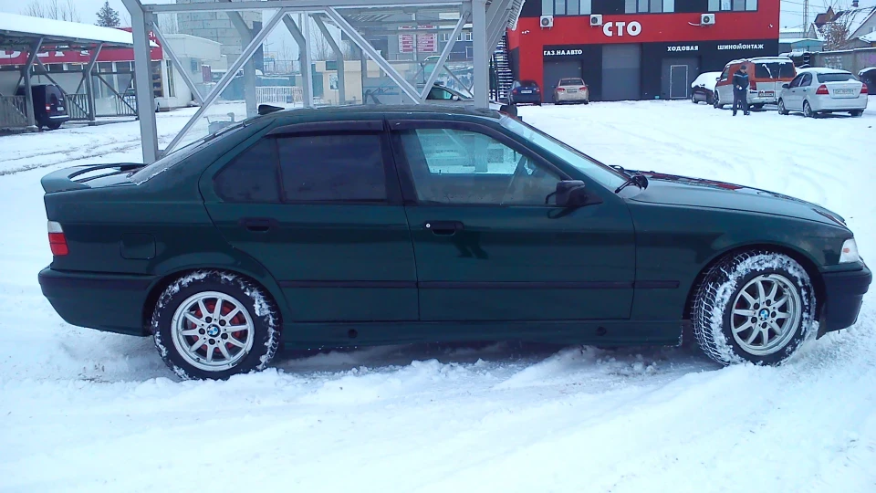 BMW 3 series зелений колгосп 4