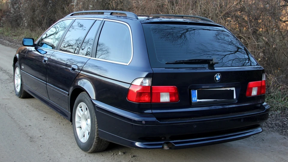 BMW 5 series Touring 525D Orientblau metalic 2