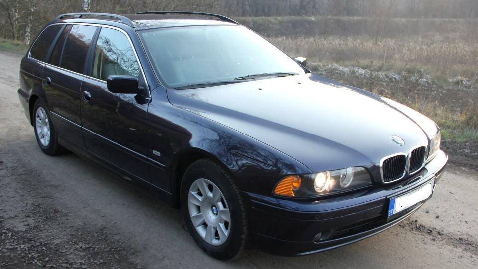 BMW 5 series Touring 525D Orientblau metalic 3