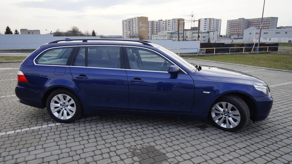 BMW 5 series Touring 535d MYSTICBLAU 2