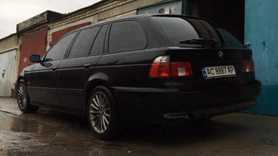 BMW 5 series Touring Чорний бумер 2