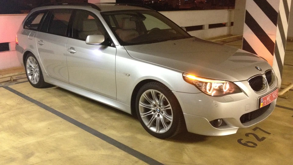 BMW 5 series Touring каструля, трактор, сарай