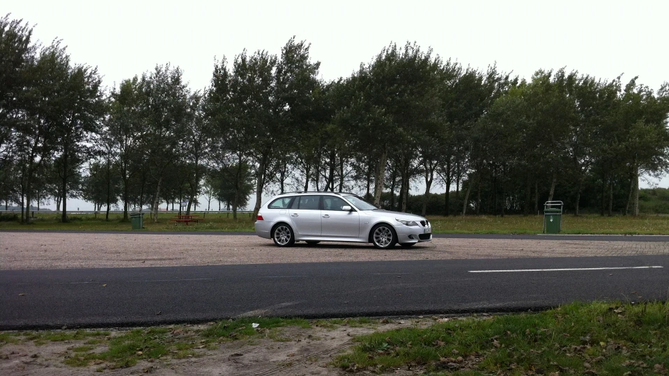 BMW 5 series Touring каструля, трактор, сарай 3