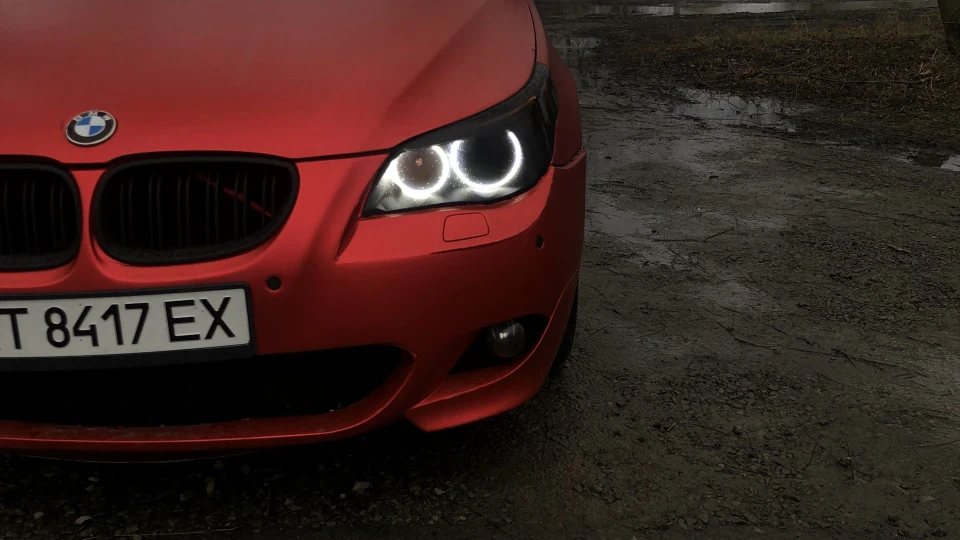 BMW 5 series Touring Червоний мат