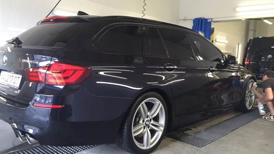 BMW 5 series Touring M550d 4