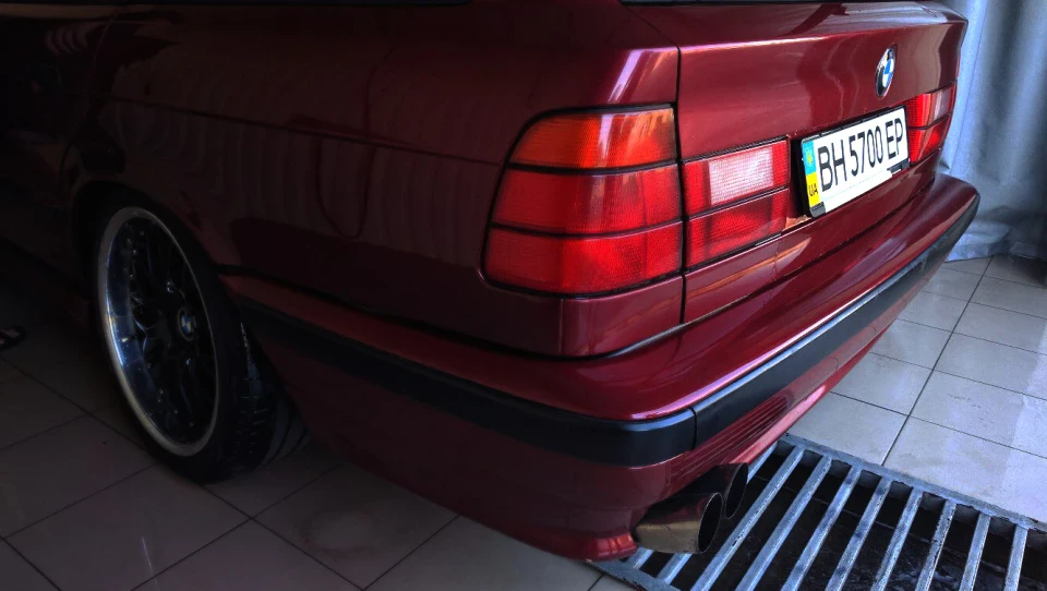 BMW 5 series Touring Red Wagon 2