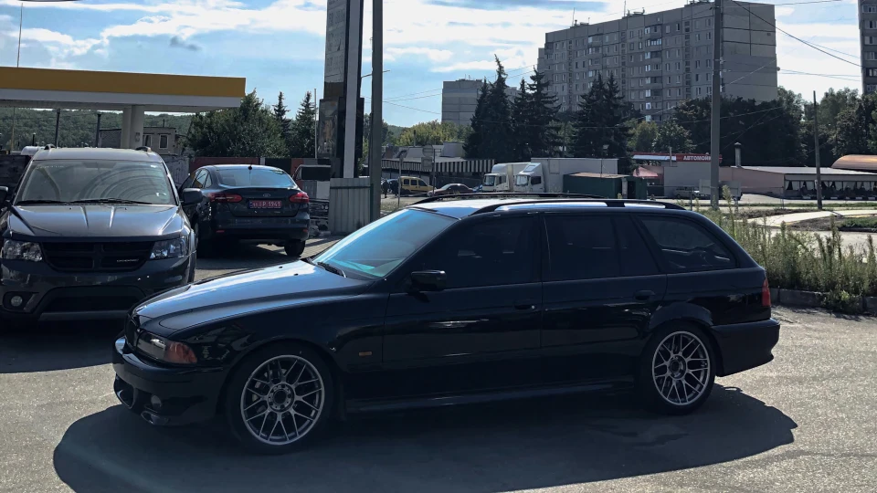 BMW 5 series Touring Schwarz 4