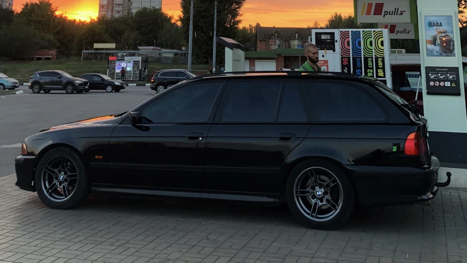 BMW 5 series Touring Schwarz 5