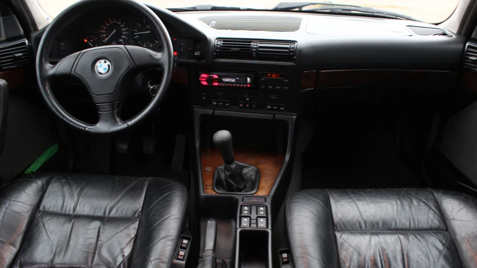 BMW 5 series Touring Сімейний V8 4