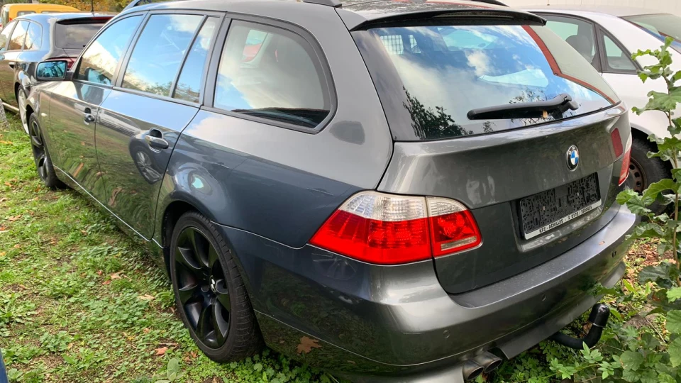 BMW 5 series Touring Сіра конячка 2
